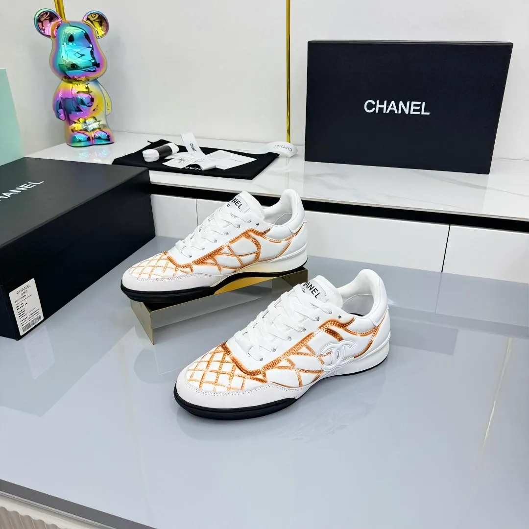 👟👟Ex-factory price 620👟👟 Top version Chanel Chanel - 2025 counter top casual sports shoes This sneaker is a classic design; the upper is electro-embroidered with a variety of techniques; the outsole is fashionable and sporty; it is extraordinary and incorporates a variety of color matching elements... The diversified mix and match is very beautiful and versatile, and can be used for leisure, fashion, sports and outdoor... ꫛꫀꪝ Go➫ Material: ❶Upper is made of: original cowhide ❷Inner lining is made of: original imported sheepskin ❸Outsole is based on: original TPU combination outsole Special counter boutique packaging complete set for women 35–41